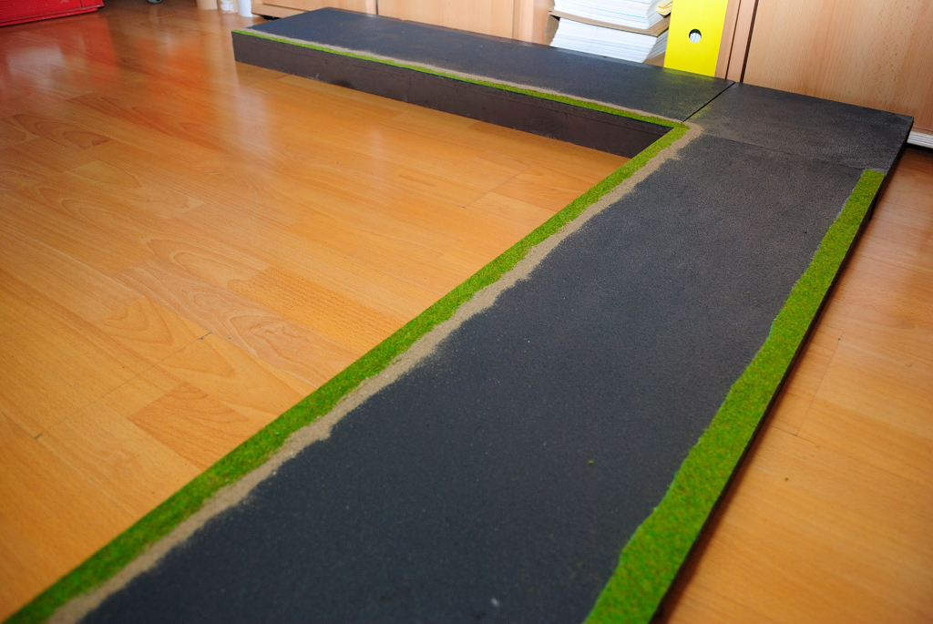 Siku Bauernhof - Straßen werden auf Siku Control 32 umgebaut Siku Diorama Bauernhof Strassen werden geschottert und begrünt